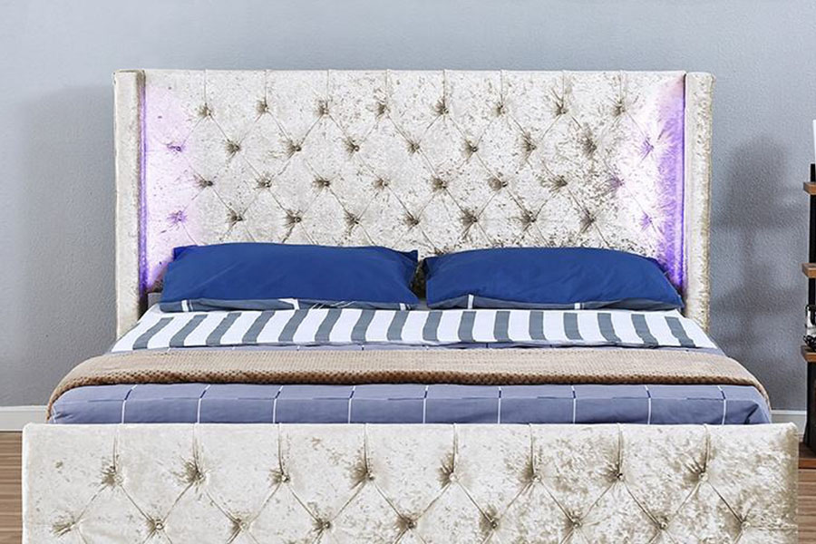 1290-1G Gümüş-Kadife LED Kanatlı-Diamante Ahşap Bazalı Yatak Çerçevesi
