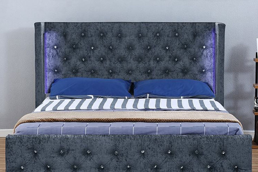 1290-1G Gümüş-Kadife LED Kanatlı-Diamante Ahşap Bazalı Yatak Çerçevesi
